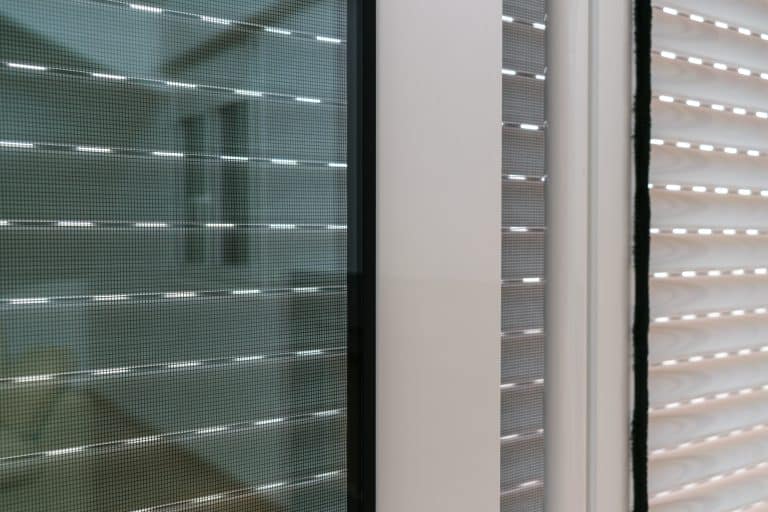 רשת למרפסת עם גלילה